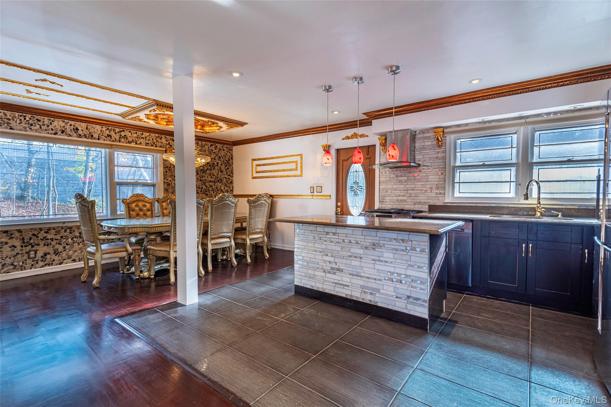 244-19 Grand Central Parkway, Douglaston, NY 11362