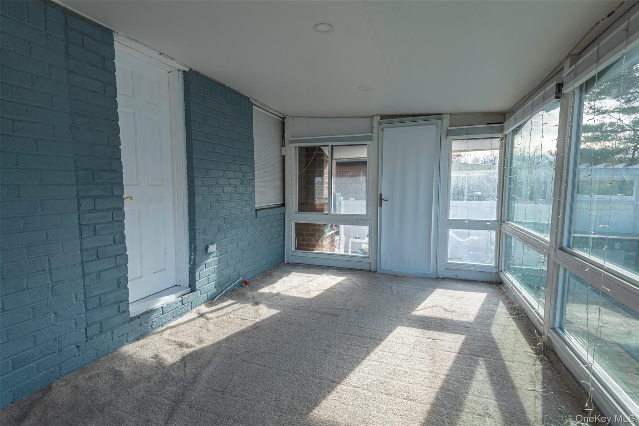 244-19 Grand Central Parkway, Douglaston, NY 11362