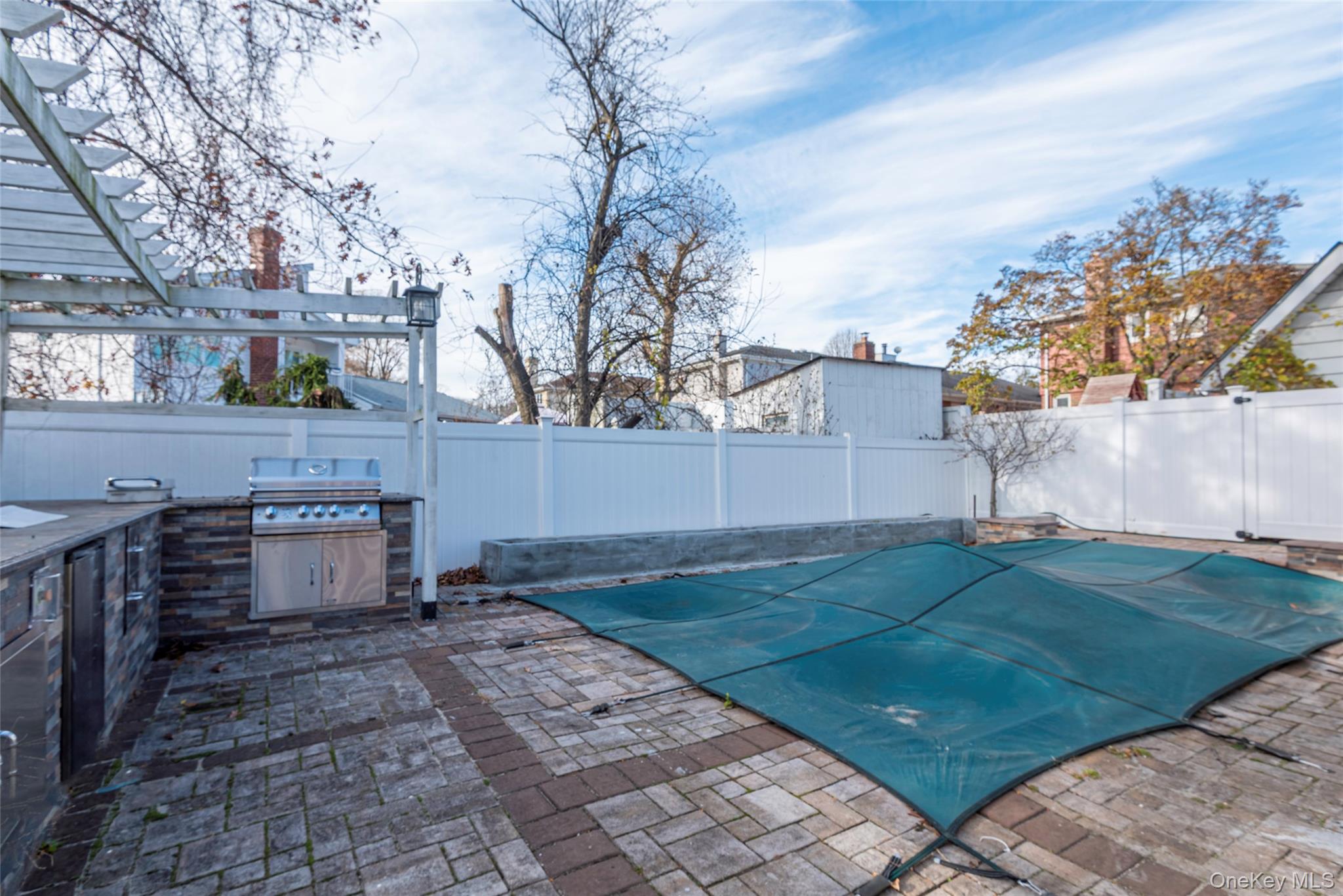 244-19 Grand Central Parkway, Douglaston, NY 11362