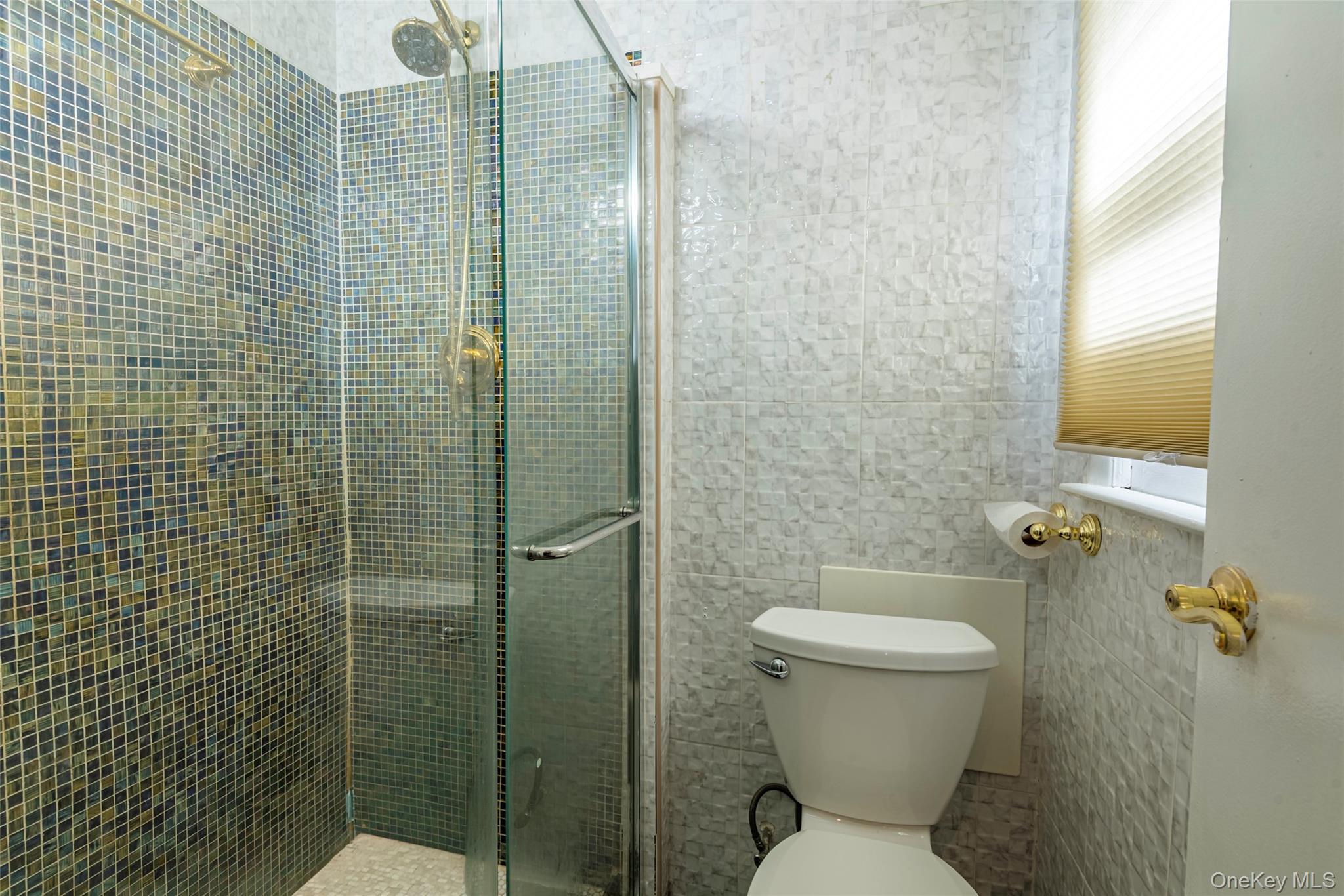 244-19 Grand Central Parkway, Douglaston, NY 11362