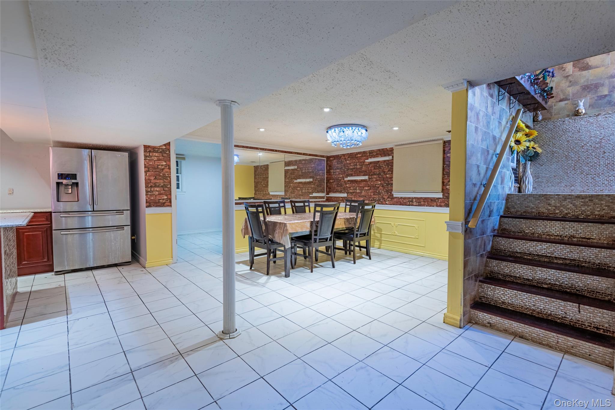 244-19 Grand Central Parkway, Douglaston, NY 11362