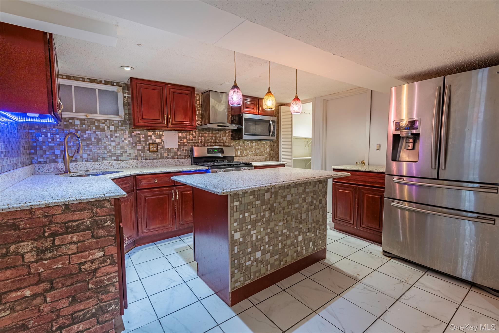 244-19 Grand Central Parkway, Douglaston, NY 11362