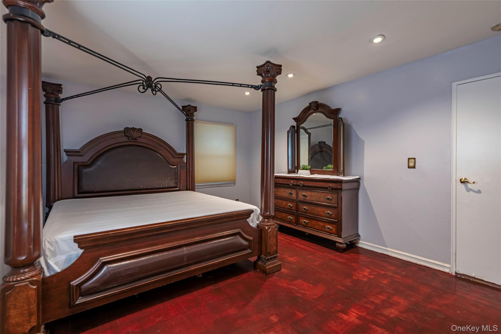 244-19 Grand Central Parkway, Douglaston, NY 11362