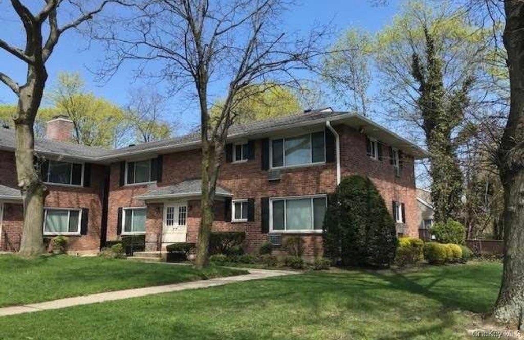 141 Edmunton Drive # G-18, North Babylon, NY 11703