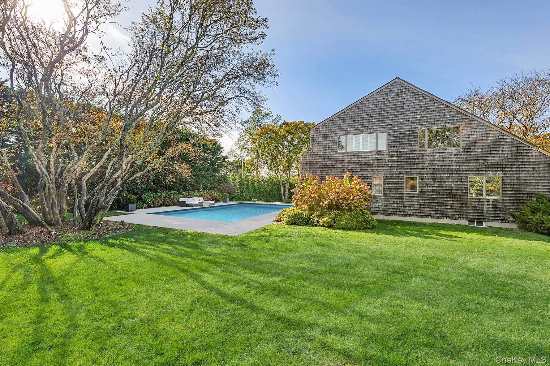 10 Atterbury Road, Southampton, NY 11968