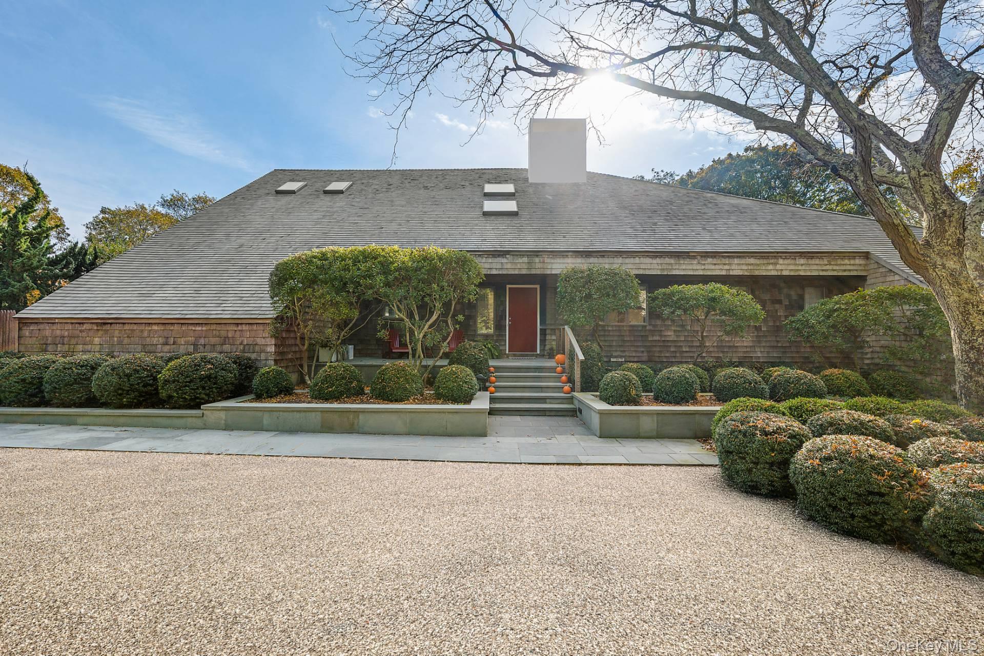 10 Atterbury Road, Southampton, NY 11968