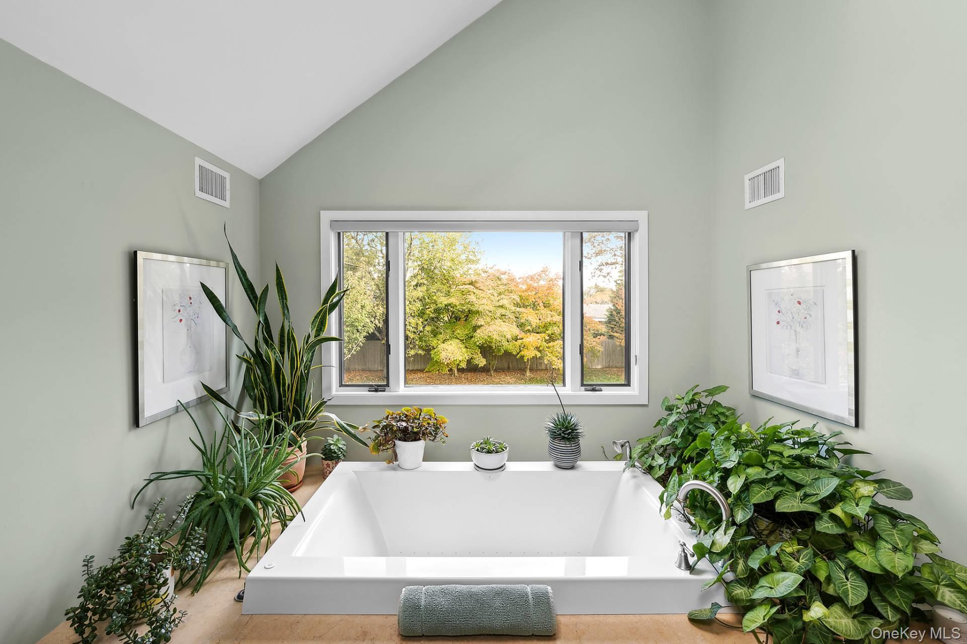 10 Atterbury Road, Southampton, NY 11968