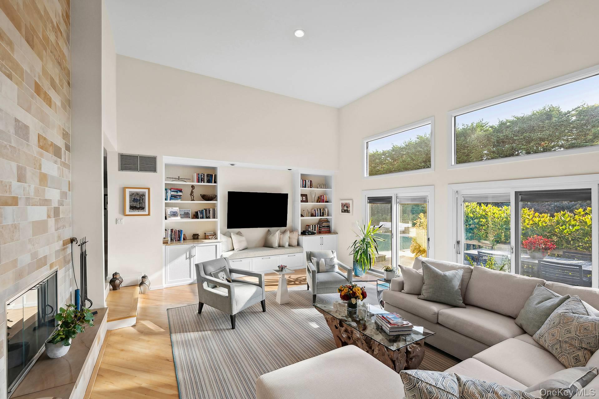 10 Atterbury Road, Southampton, NY 11968