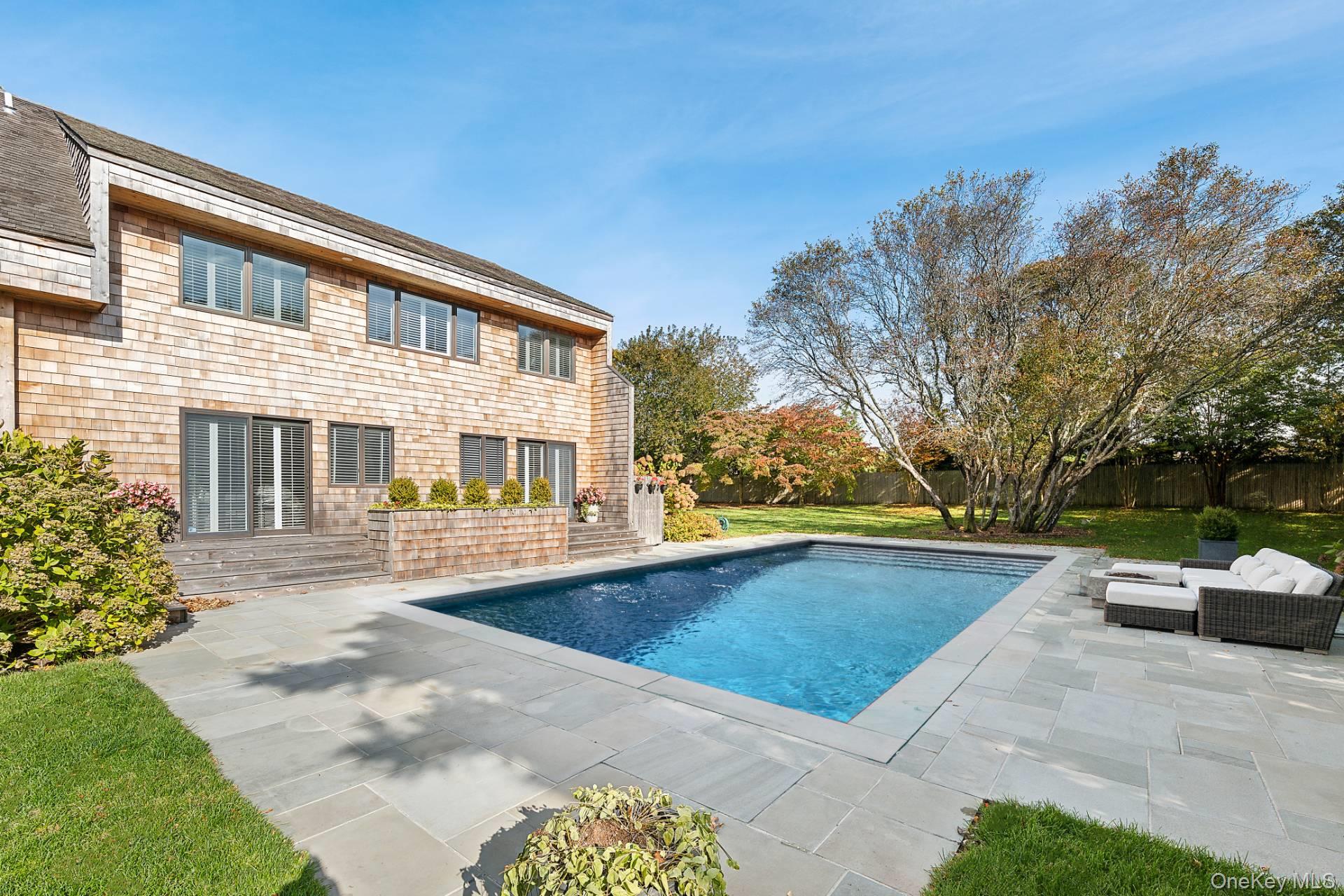 10 Atterbury Road, Southampton, NY 11968