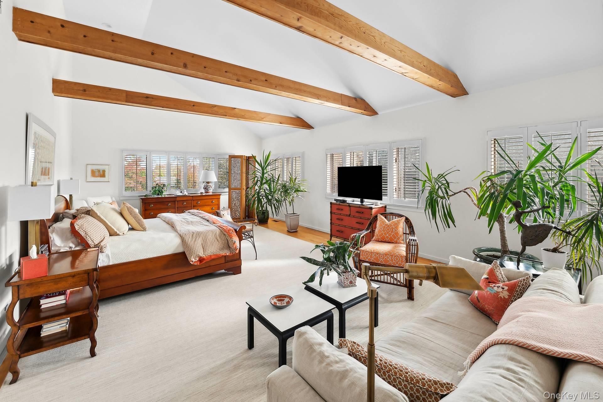 10 Atterbury Road, Southampton, NY 11968