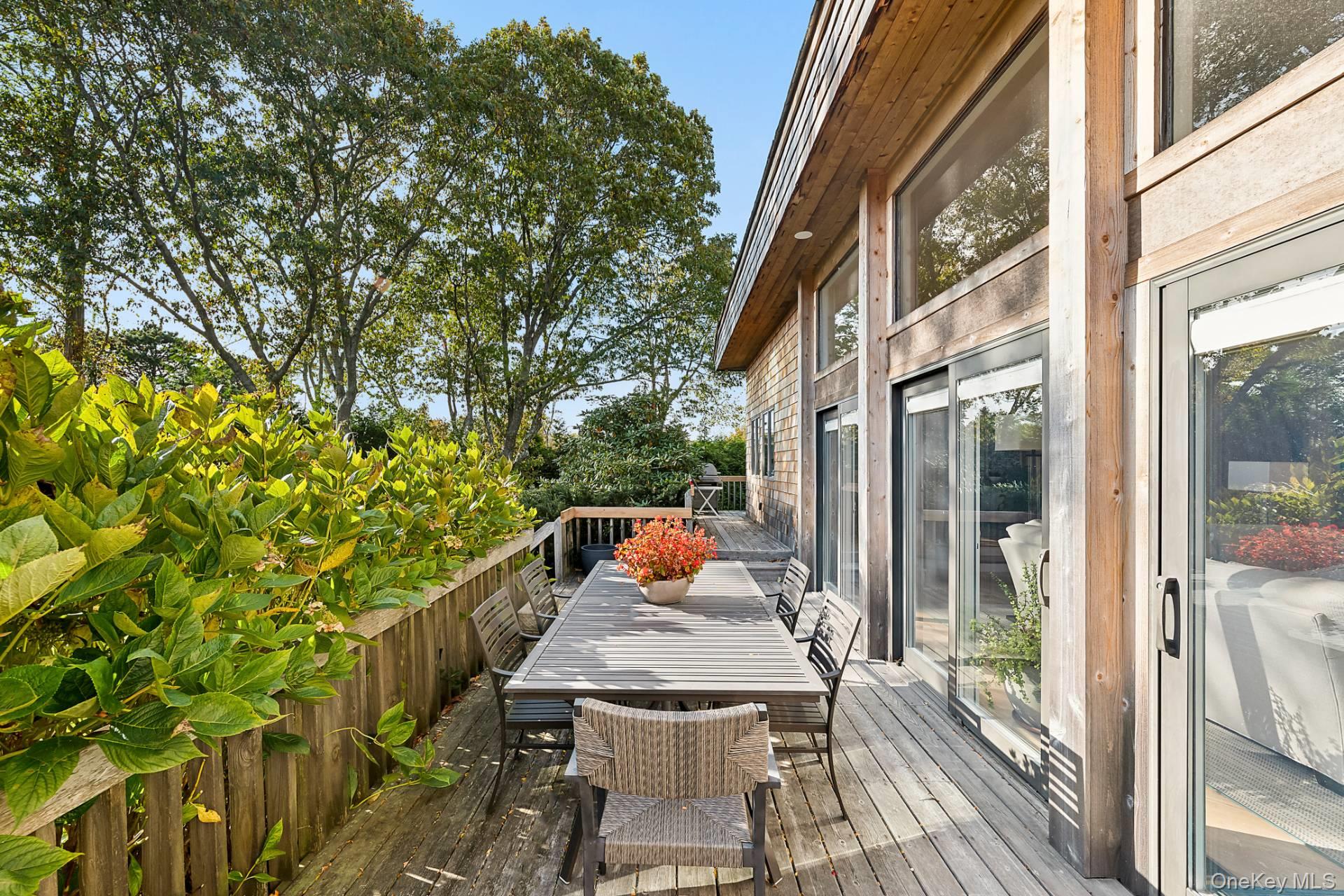 10 Atterbury Road, Southampton, NY 11968