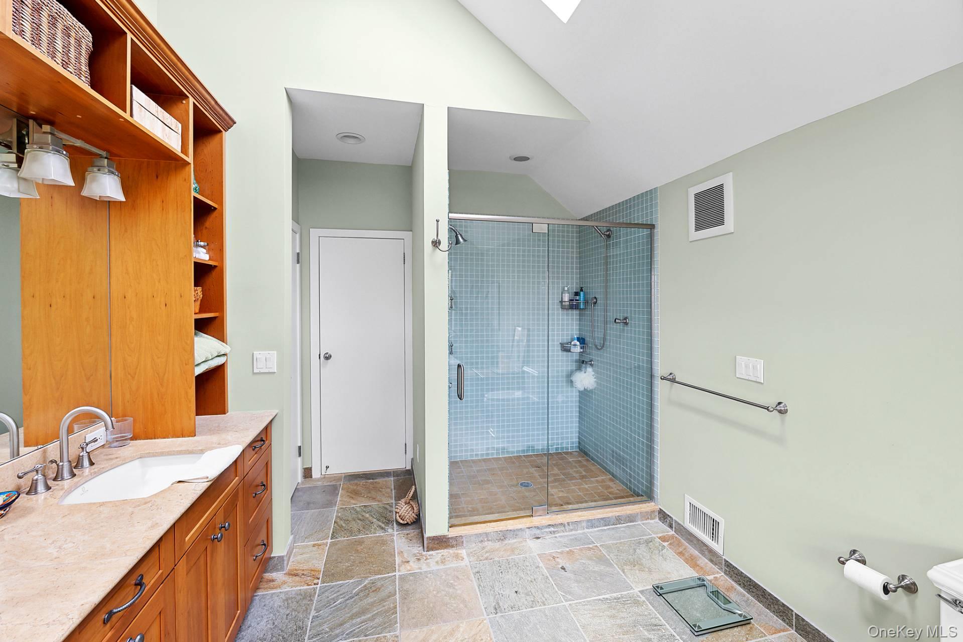 10 Atterbury Road, Southampton, NY 11968