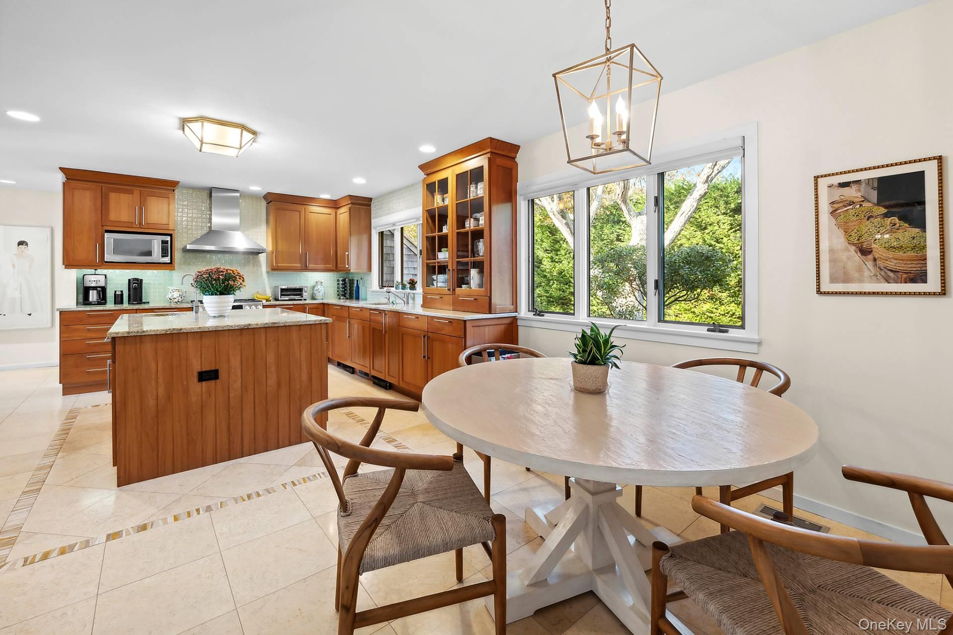 10 Atterbury Road, Southampton, NY 11968