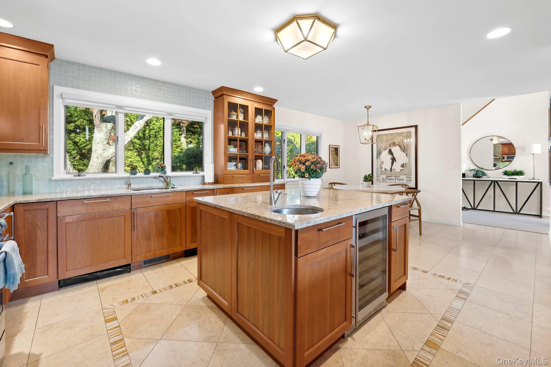 10 Atterbury Road, Southampton, NY 11968