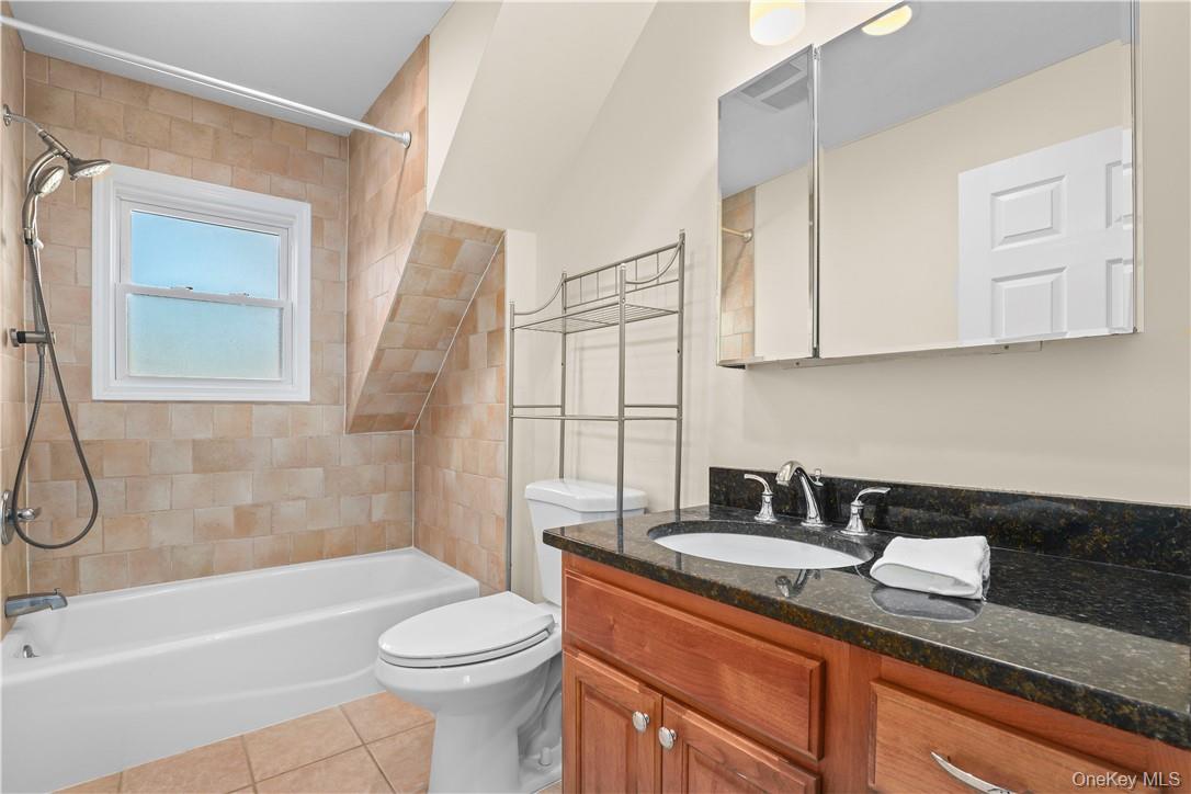 33 Sycamore Road, Mahopac, NY 10541