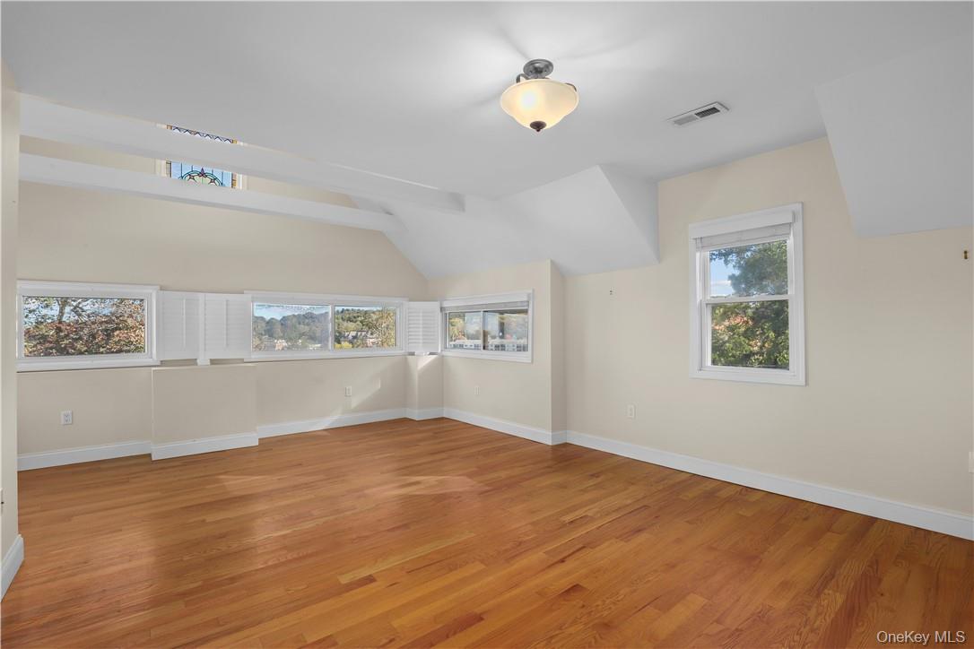 33 Sycamore Road, Mahopac, NY 10541