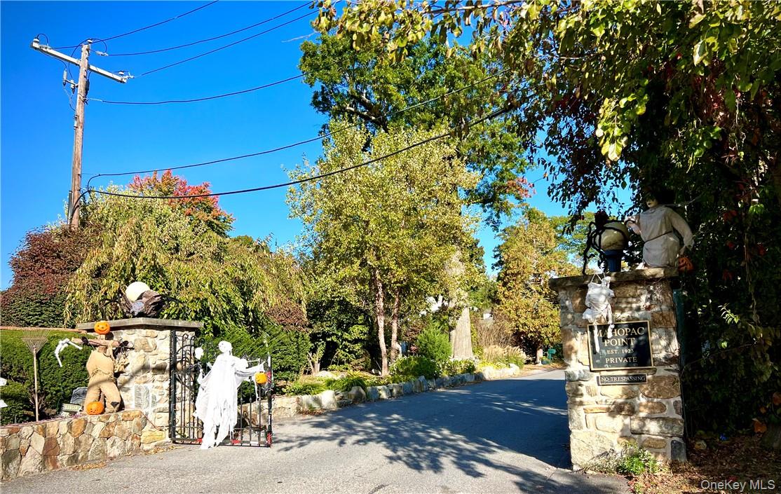 33 Sycamore Road, Mahopac, NY 10541