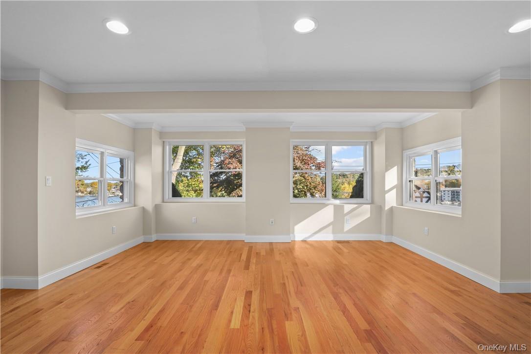 33 Sycamore Road, Mahopac, NY 10541