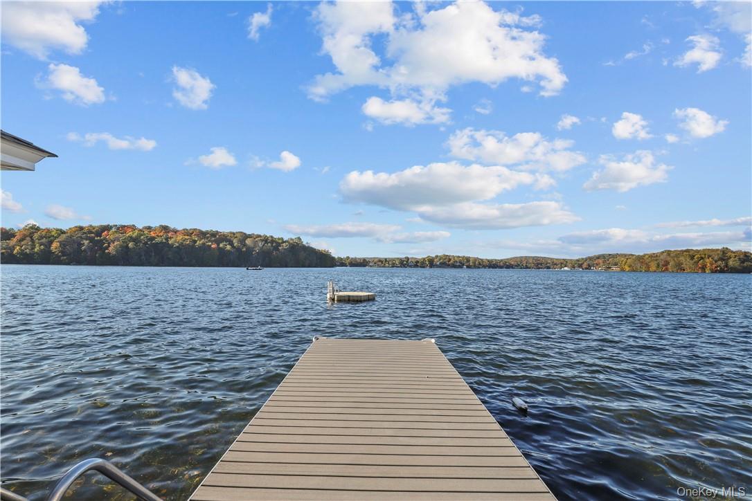 33 Sycamore Road, Mahopac, NY 10541