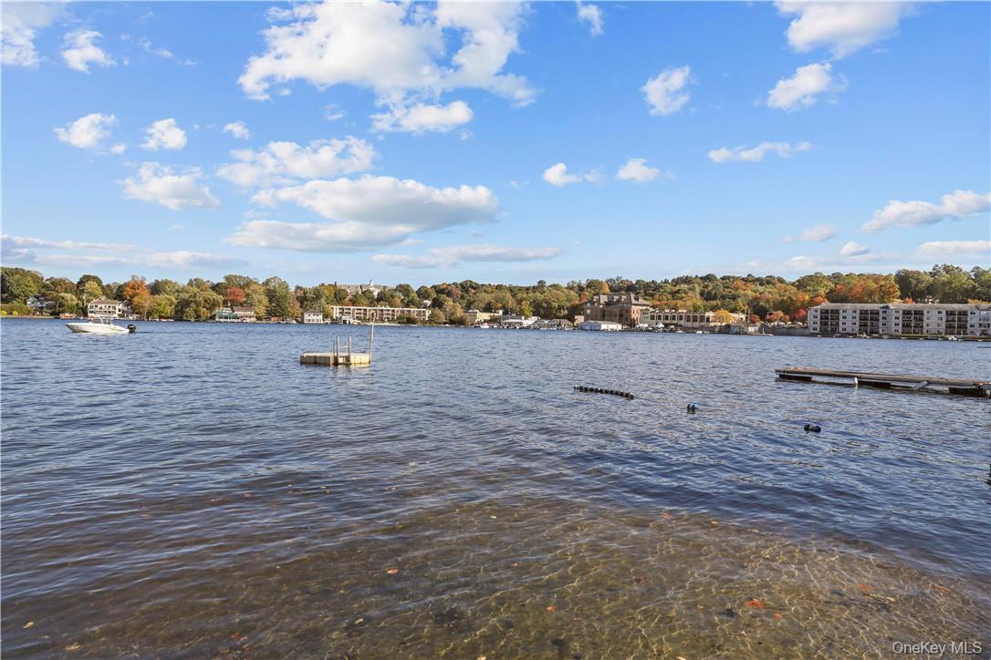 33 Sycamore Road, Mahopac, NY 10541