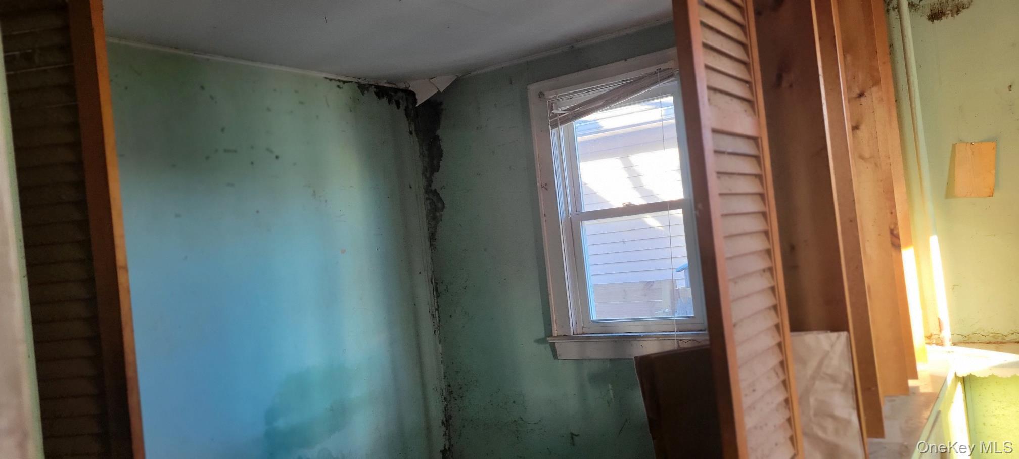 11 45th Street, Lindenhurst, NY 11757