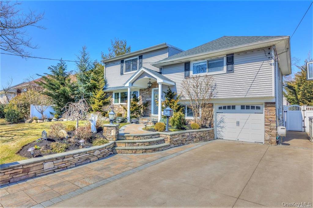 266 Thompson Avenue, Oceanside, NY 11572