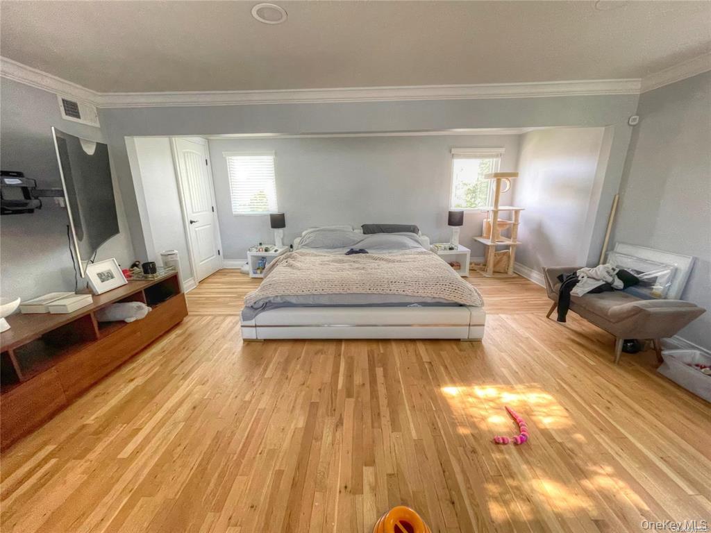 266 Thompson Avenue, Oceanside, NY 11572