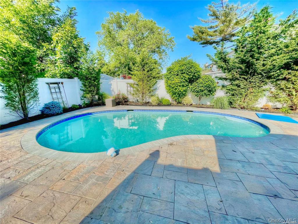 266 Thompson Avenue, Oceanside, NY 11572