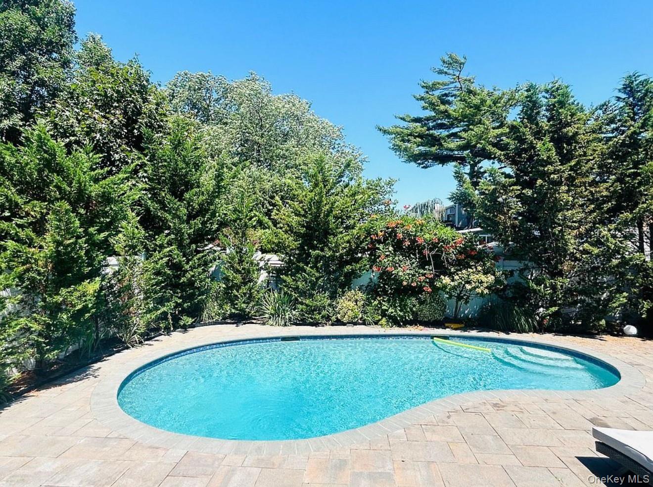 266 Thompson Avenue, Oceanside, NY 11572