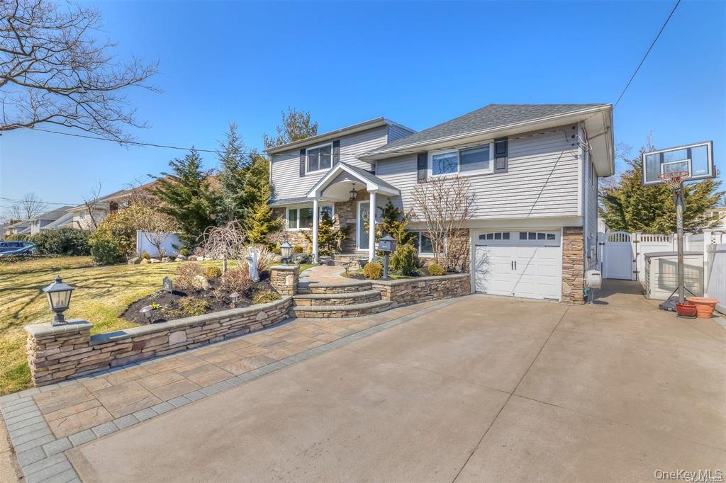 266 Thompson Avenue, Oceanside, NY 11572