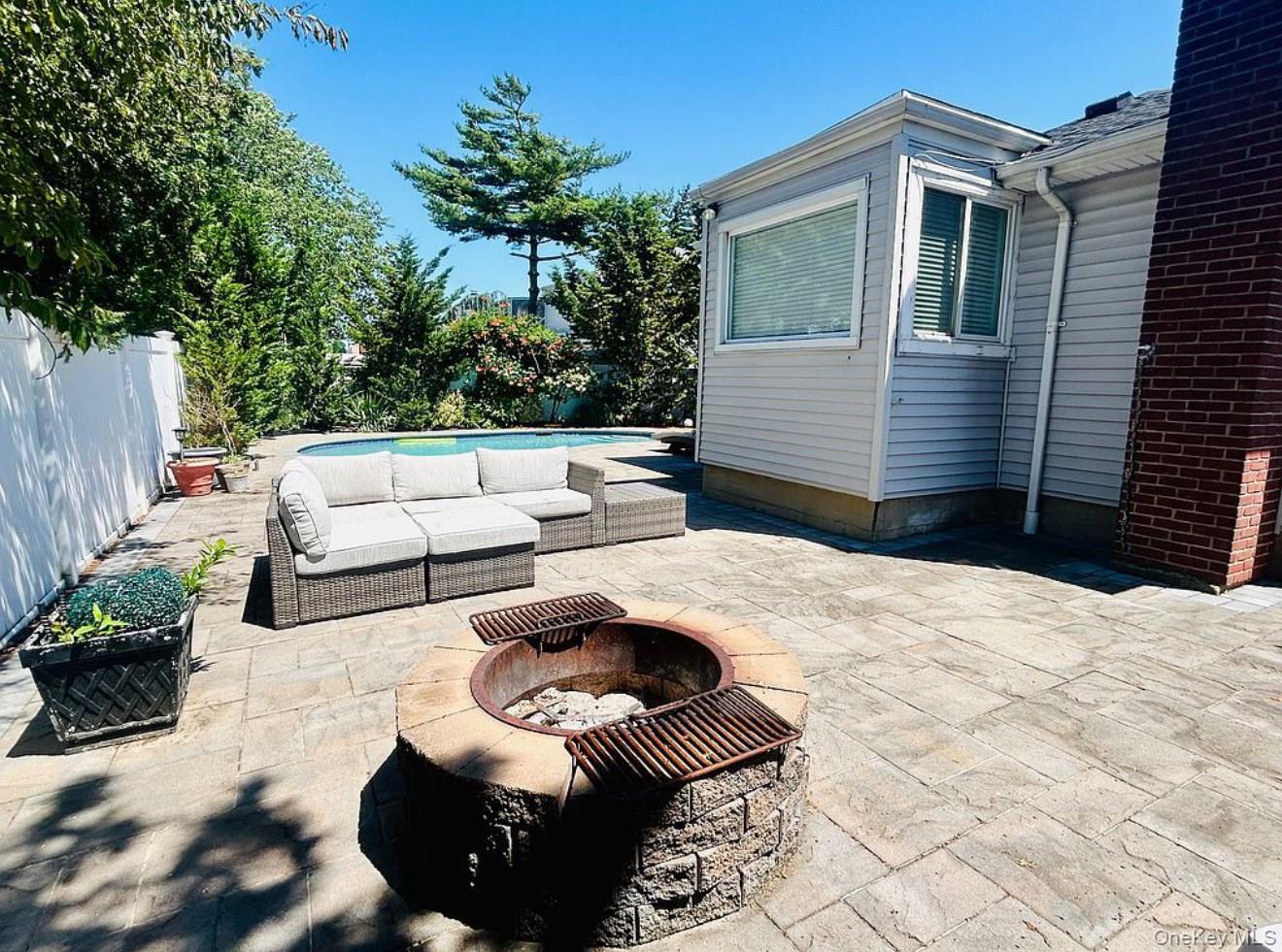 266 Thompson Avenue, Oceanside, NY 11572