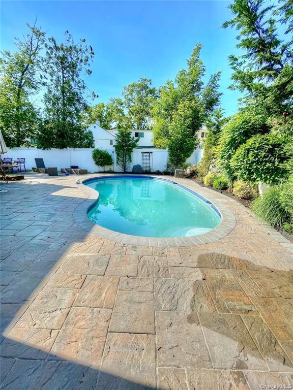 266 Thompson Avenue, Oceanside, NY 11572