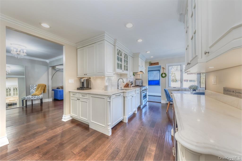 266 Thompson Avenue, Oceanside, NY 11572