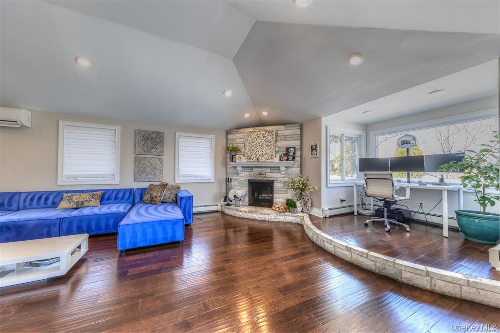 266 Thompson Avenue, Oceanside, NY 11572