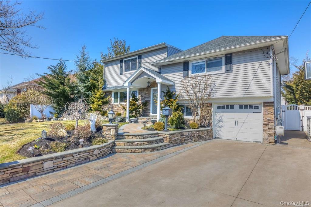 266 Thompson Avenue, Oceanside, NY 11572