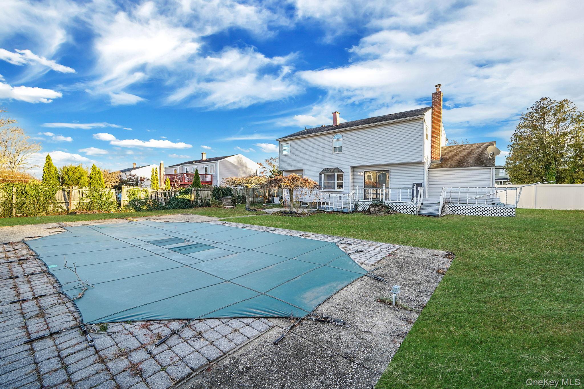 273 Delaware Avenue, Bay Shore, NY 11706