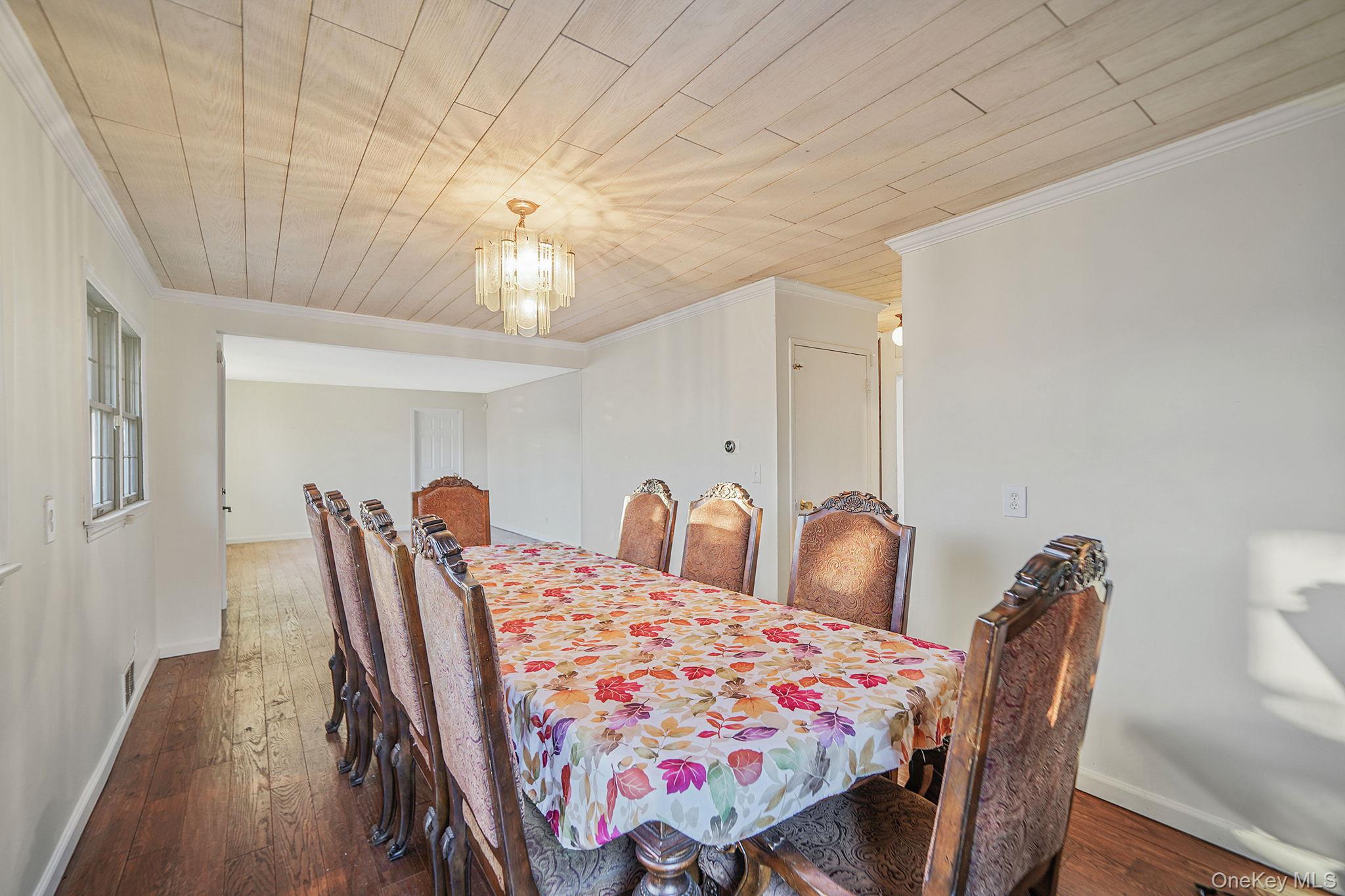 273 Delaware Avenue, Bay Shore, NY 11706