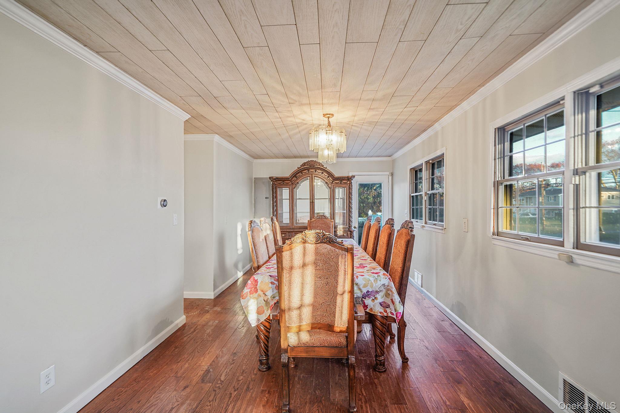 273 Delaware Avenue, Bay Shore, NY 11706