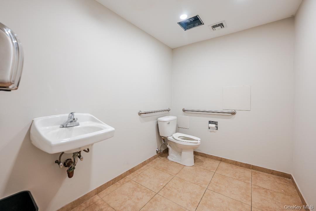 4 Weber Avenue, Malverne, NY 11565