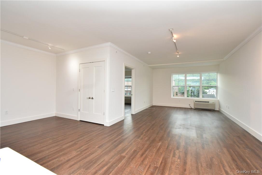 35 Van Nydeck Avenue # 306, Beacon, NY 12508