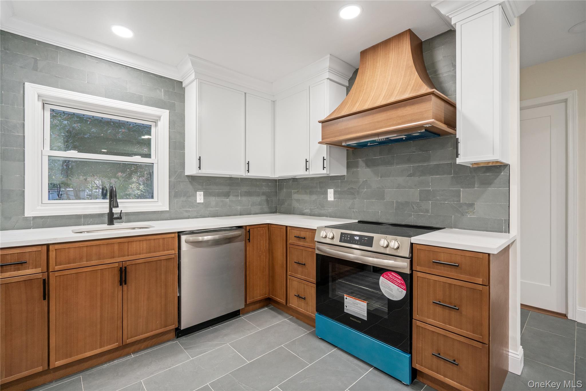 434 W Main Street, Huntington, NY 11743