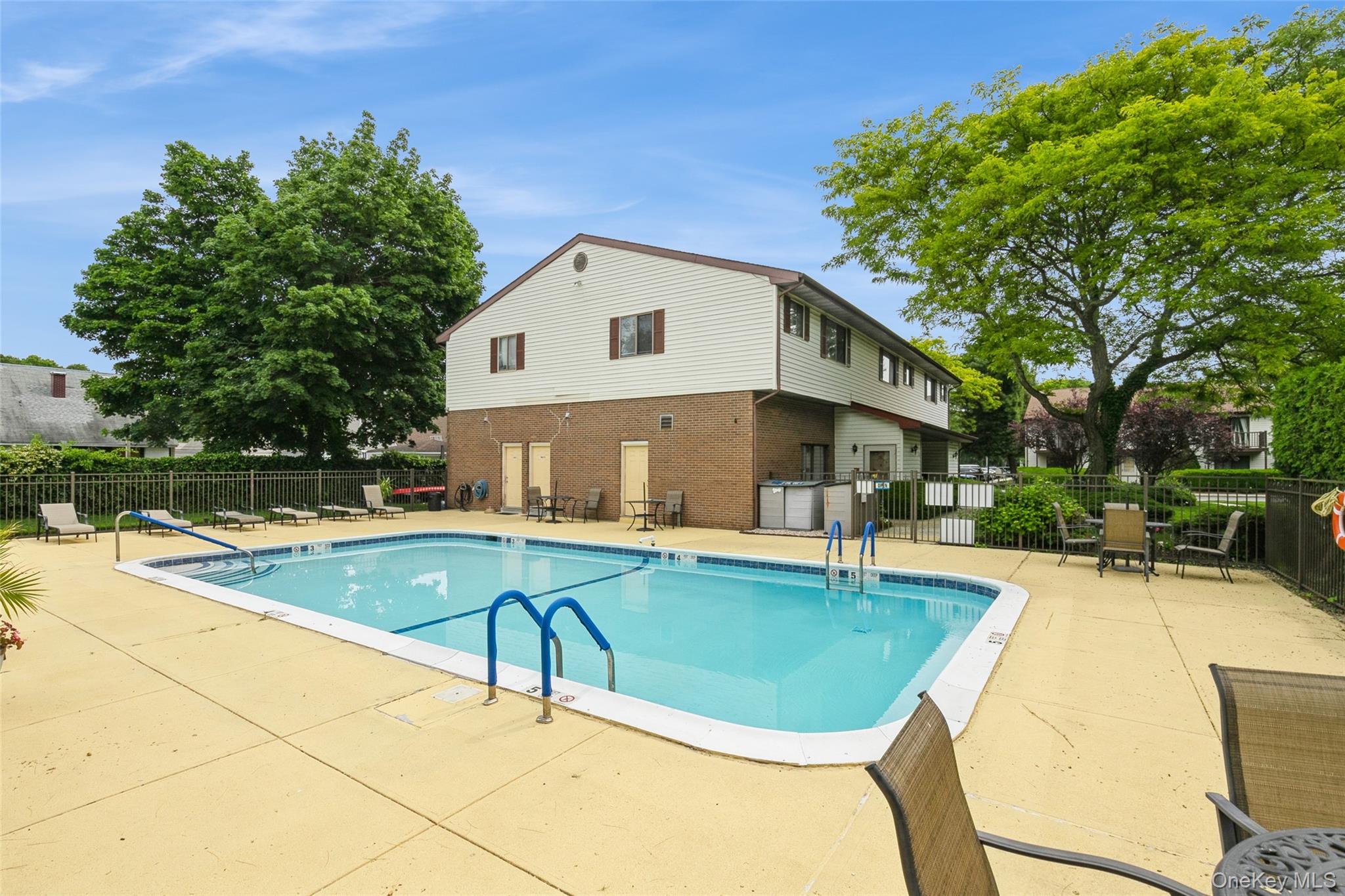 615 Broadway # 68, Amityville, NY 11701