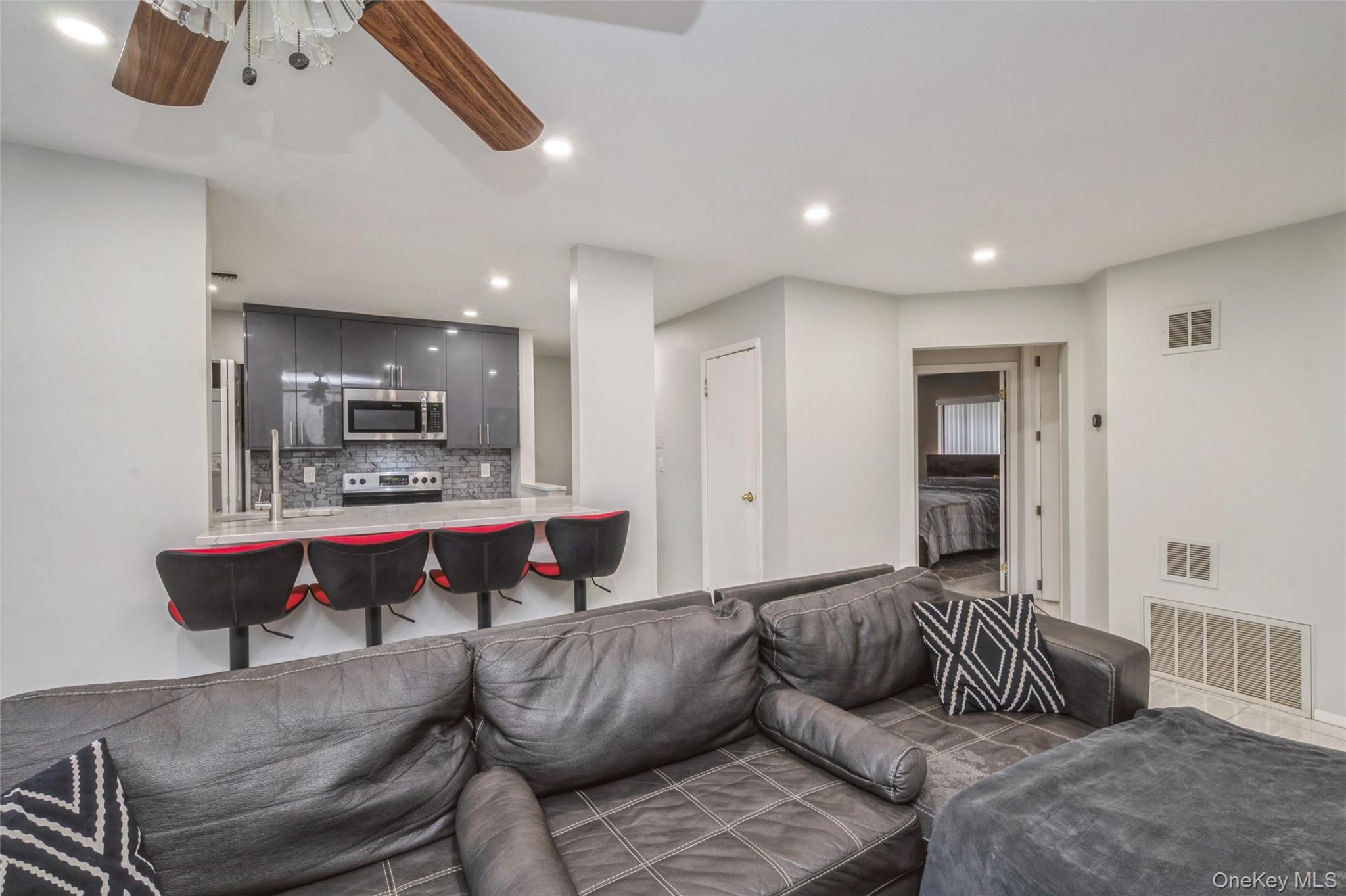 615 Broadway # 68, Amityville, NY 11701