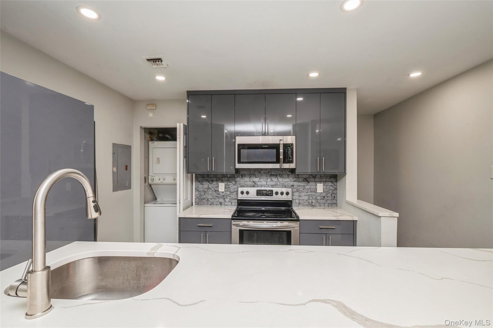 615 Broadway # 68, Amityville, NY 11701