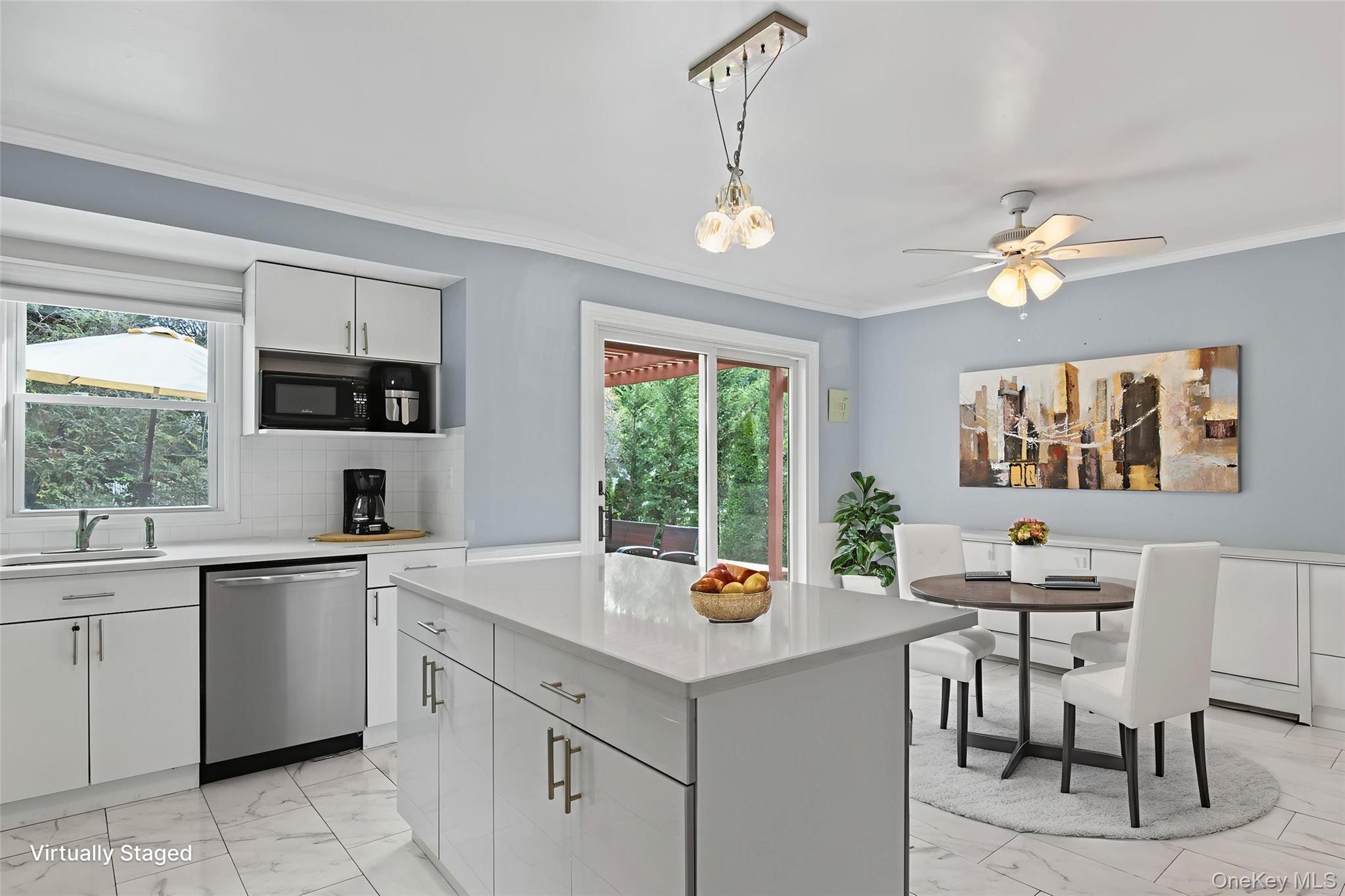 11 Glenwood Road, Glenwood Landing, NY 11545