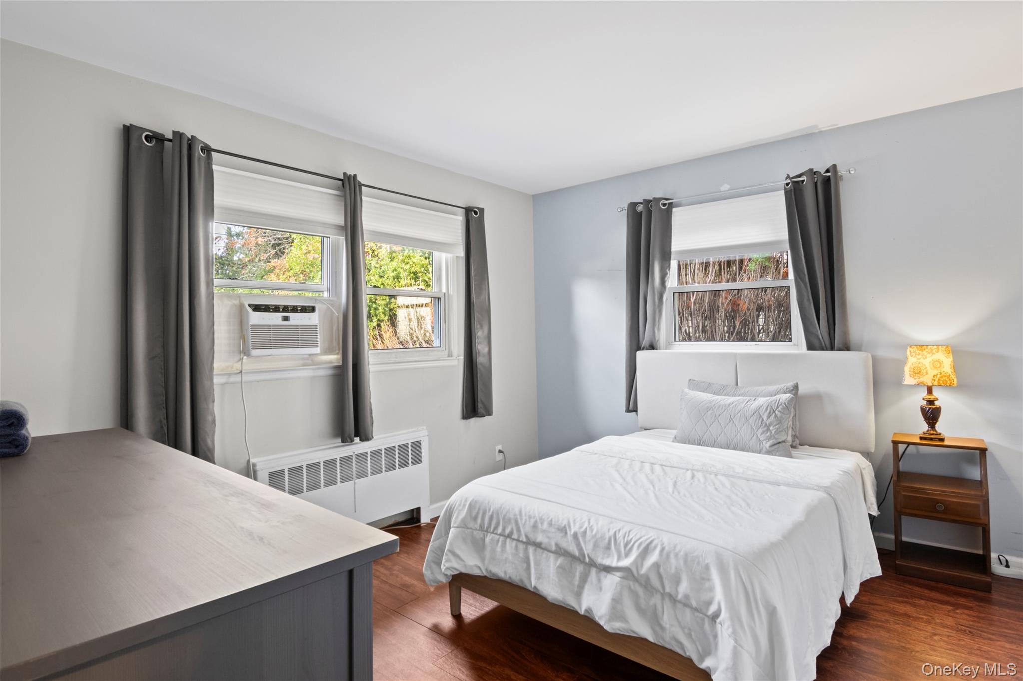 11 Glenwood Road, Glenwood Landing, NY 11545