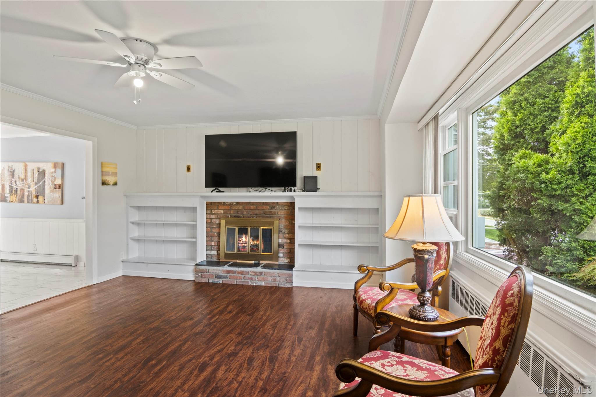 11 Glenwood Road, Glenwood Landing, NY 11545