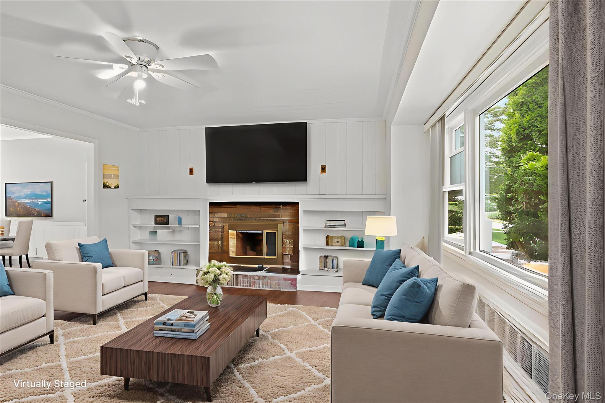 11 Glenwood Road, Glenwood Landing, NY 11545