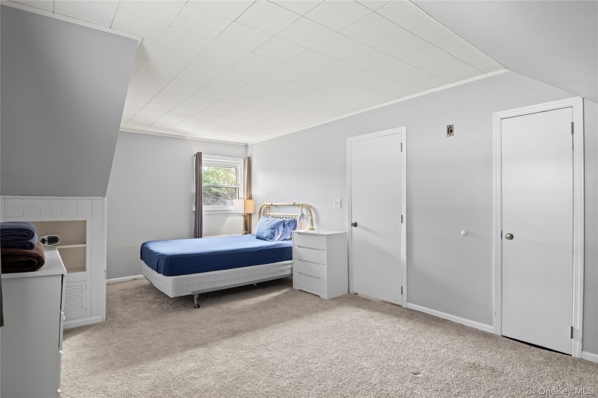 11 Glenwood Road, Glenwood Landing, NY 11545