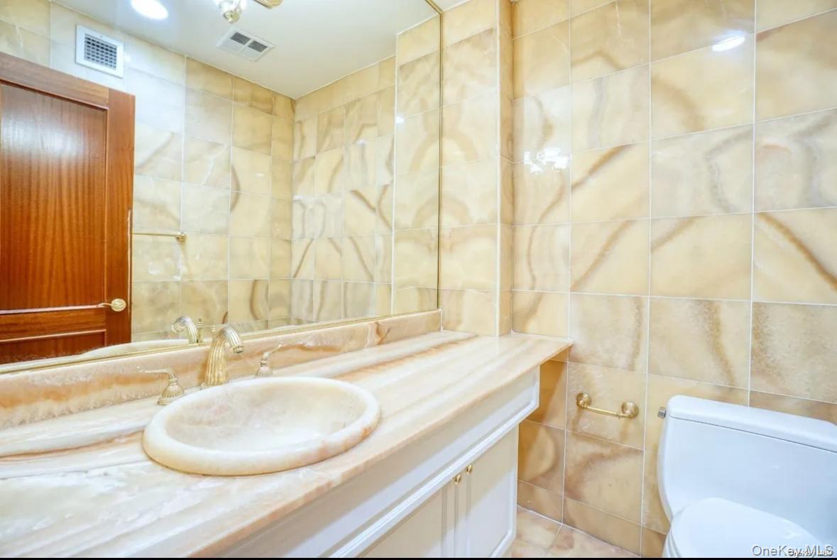 171 Great Neck Road, Great Neck, NY 11021